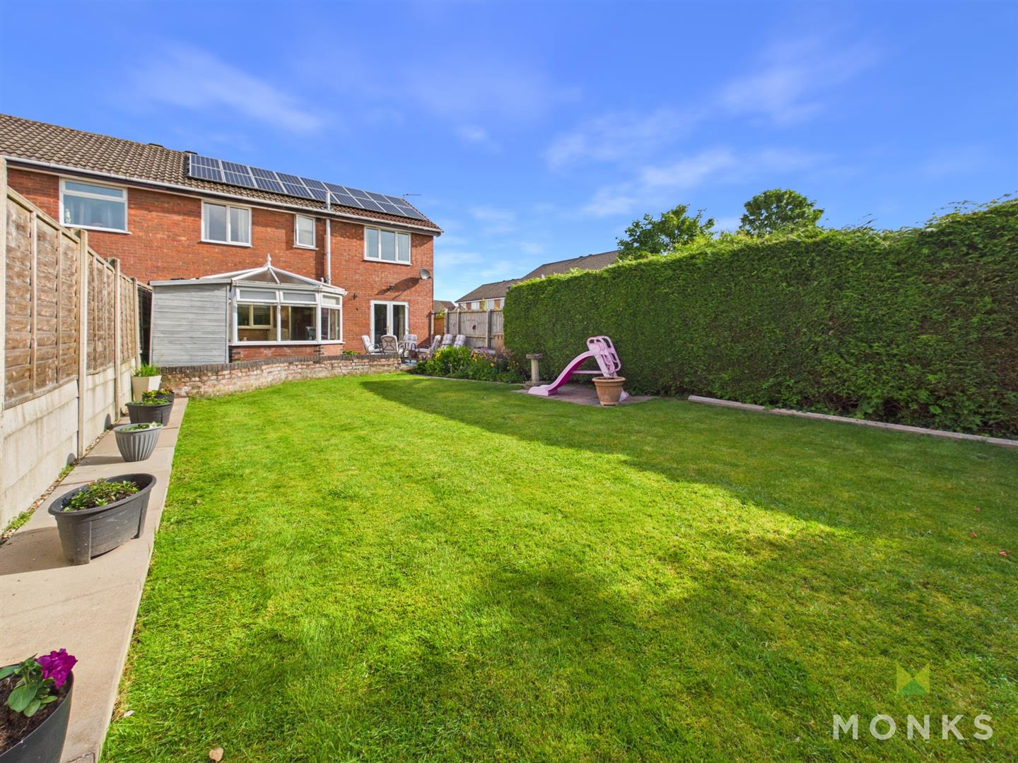 9 Whitfield Close, Oswestry, SY11 2XP For Sale
